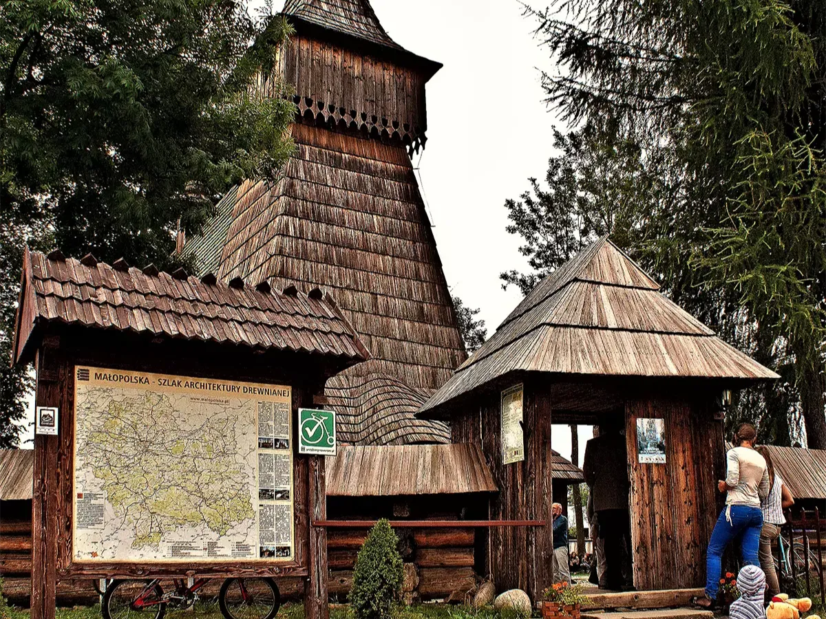 zabytkowy kościół drewniany